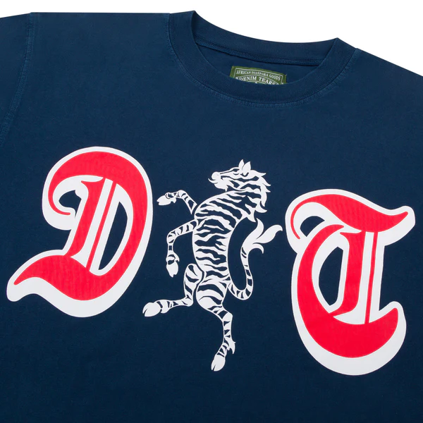 Sweatshirt DT Zebra Crest Long Sleeve Sweatshirt DT Zebra Crest Long Sleeve